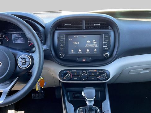 Used 2020 Kia Soul LX FWD image 6