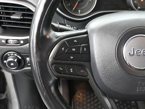 Used 2019 Jeep Cherokee Trailhawk w/ Comfort/Convenience Group AWD/4WD image 25