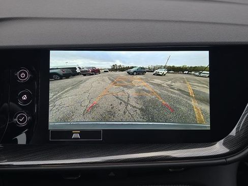 Used 2023 Buick Envision Essence image 36