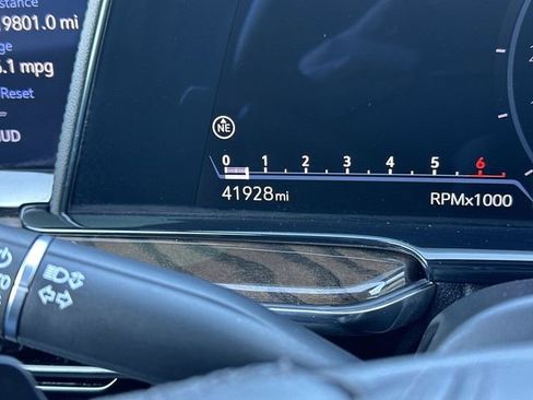 Used 2024 Cadillac Escalade Sport Platinum w/ LPO, ONYX Package image 12