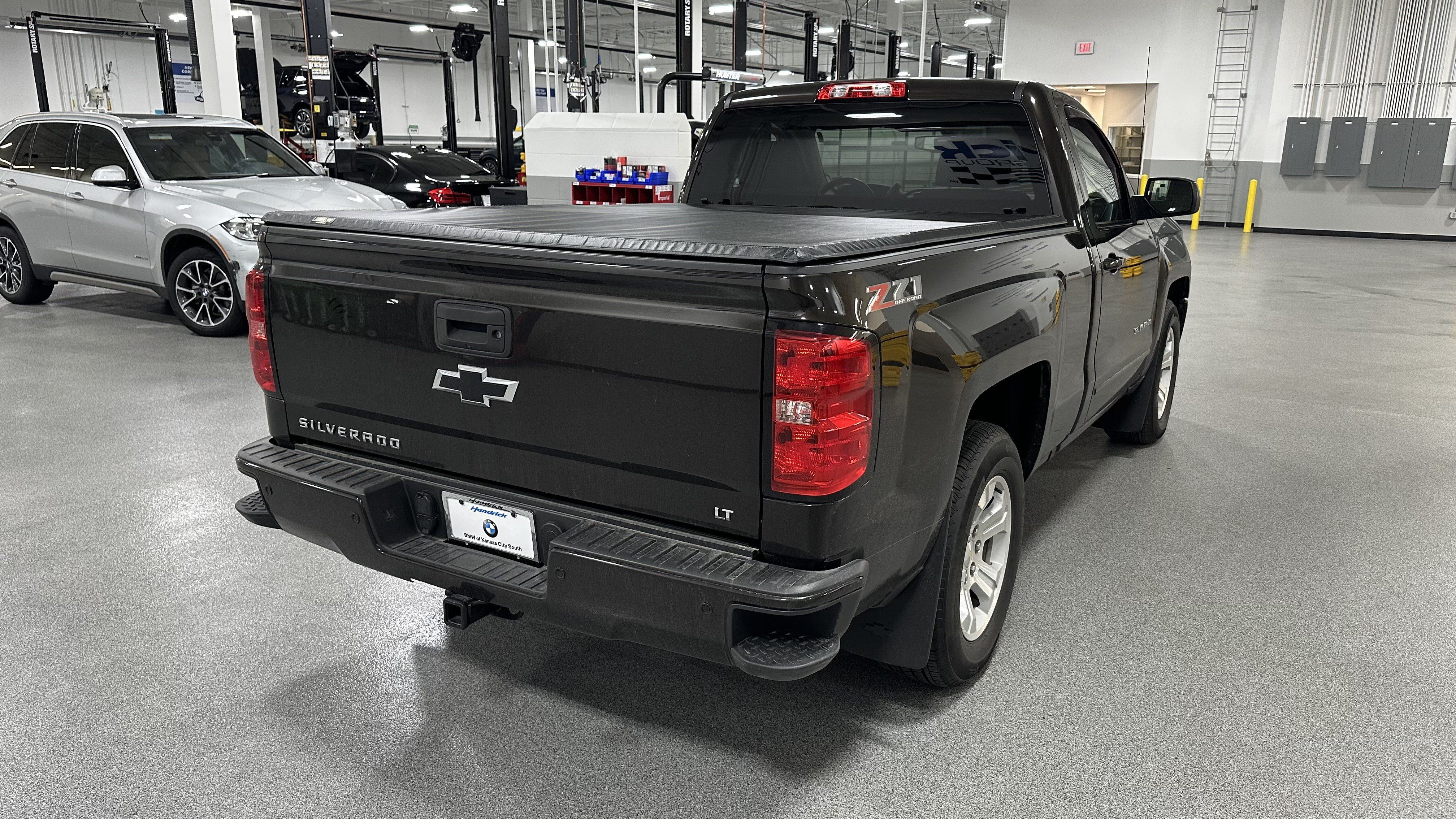Used 2018 Chevrolet Silverado 1500 LT w/ LT Convenience Package AWD/4WD image 9