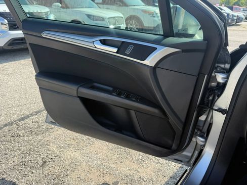 Used 2020 Ford Fusion SE FWD image 24