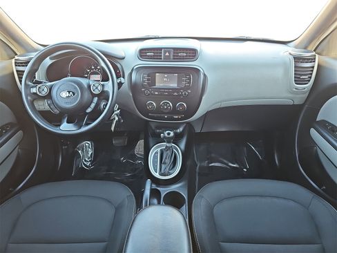 Used 2016 Kia Soul + image 9