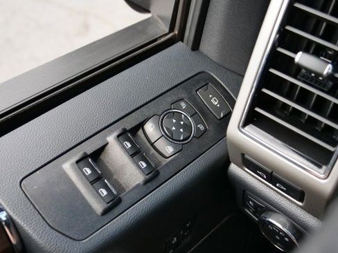 Used 2022 Ford F350 Lariat w/ Black Appearance Package image 17