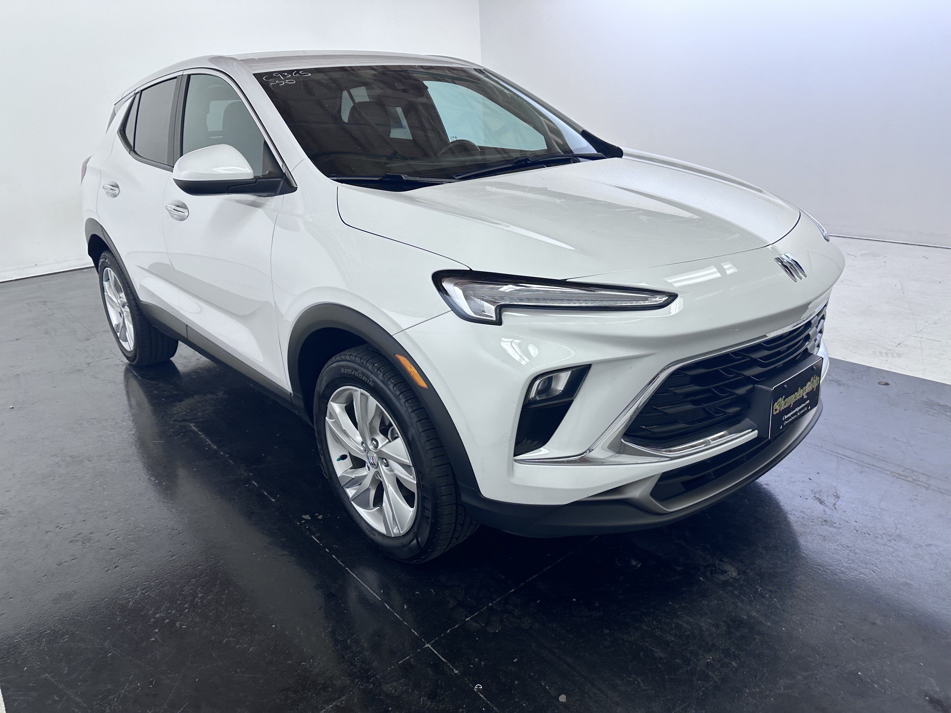 Used 2024 Buick Encore GX Preferred AWD/4WD image 5