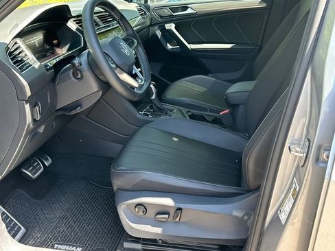 Used 2023 Volkswagen Tiguan SE R-Line FWD image 9