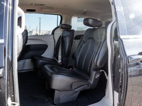 Used 2023 Chrysler Pacifica Touring-L FWD image 32