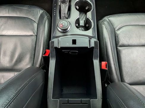 Used 2017 Ford Explorer XLT w/ Equipment Group 202A AWD/4WD image 32