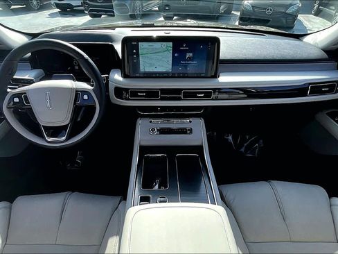 Used 2025 Lincoln Aviator Reserve w/ Equipment Group 201A image 15