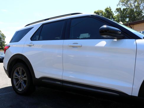 Used 2022 Ford Explorer XLT w/ Equipment Group 202A image 9