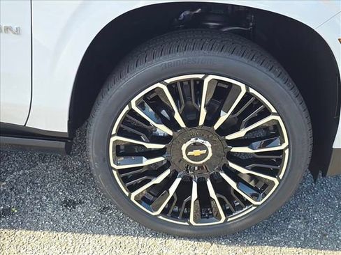 New 2026 Chevrolet Suburban High Country AWD/4WD image 33