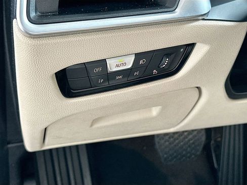 Used 2019 BMW 330i Sedan w/ Convenience Package RWD image 10