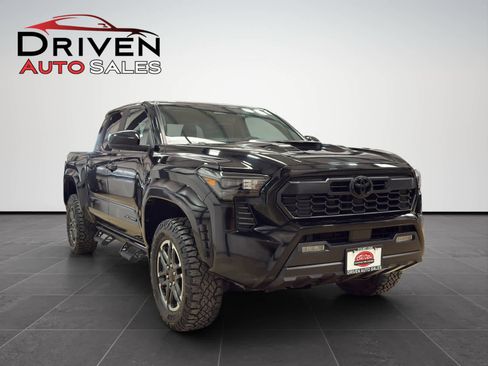 Used 2024 Toyota Tacoma TRD Sport image 7