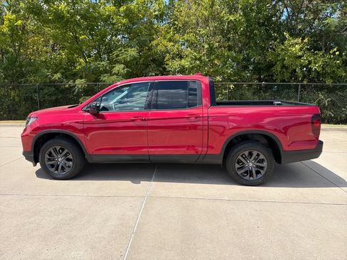 Used 2022 Honda Ridgeline Sport image 2