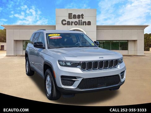 Certified 2024 Jeep Grand Cherokee Laredo RWD image 1
