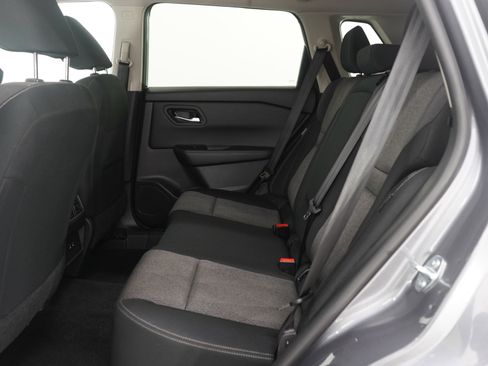 Used 2025 Nissan Rogue SV AWD/4WD image 15