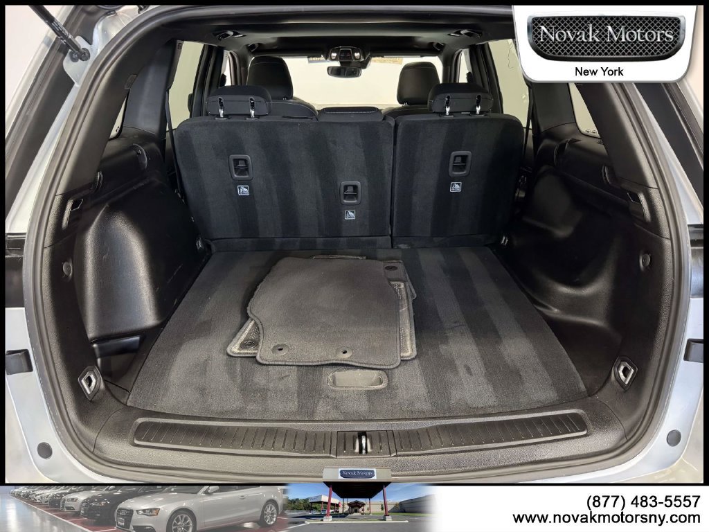 Used 2024 Jeep Grand Cherokee Laredo X AWD/4WD image 12