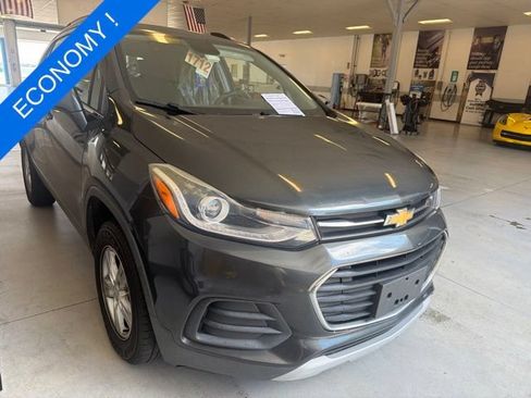 Used 2018 Chevrolet Trax LT w/ LT Convenience Package AWD/4WD image 1