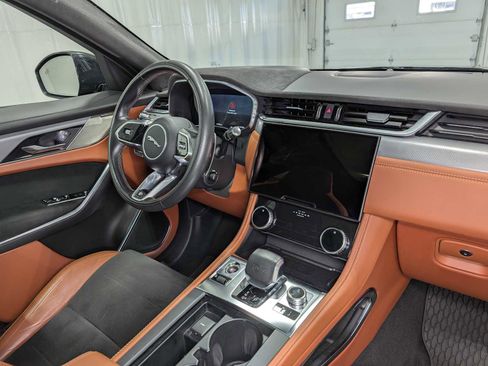 Used 2021 Jaguar F-PACE SVR image 42