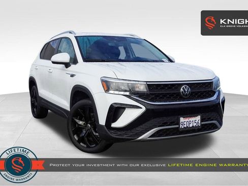 Used 2023 Volkswagen Taos SE w/ Panoramic Sunroof Package image 1
