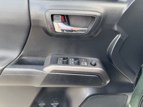 Used 2022 Toyota Tacoma TRD Sport AWD/4WD image 11
