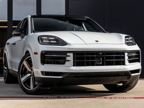 Certified 2025 Porsche Cayenne S AWD/4WD image 6