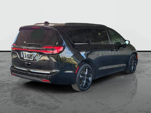 New 2026 Chrysler Pacifica Select FWD image 2