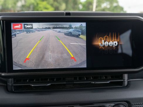 Used 2024 Jeep Wrangler High Altitude AWD/4WD image 19