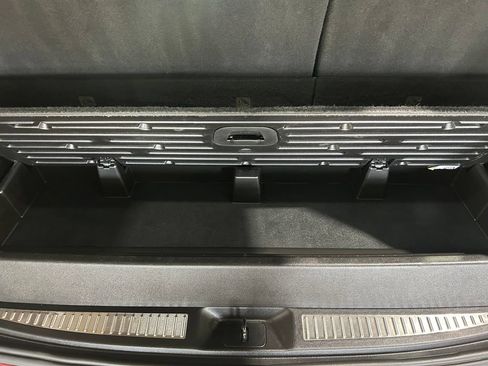 Used 2019 Chevrolet Tahoe Premier AWD/4WD image 18
