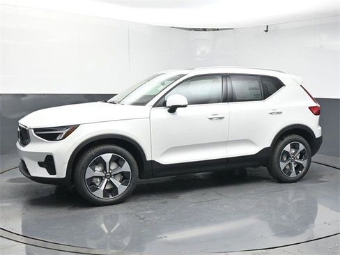 New 2025 Volvo XC40 B5 Plus w/ Protection Package Premier image 4