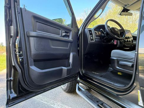 Used 2017 RAM 1500 Express AWD/4WD image 12