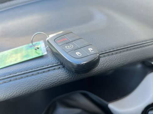 Used 2024 Jeep Compass Limited image 27