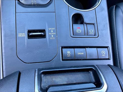 Used 2022 Toyota Highlander XLE FWD image 34