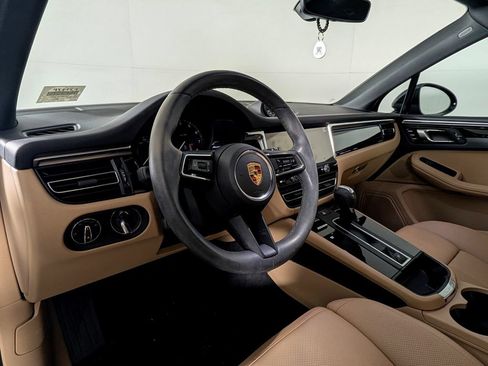 Certified 2023 Porsche Macan AWD/4WD image 4