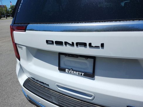 New 2026 GMC Yukon XL Denali w/ Denali Reserve Package AWD/4WD image 4