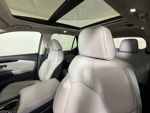 Used 2025 Honda Pilot Touring image 17