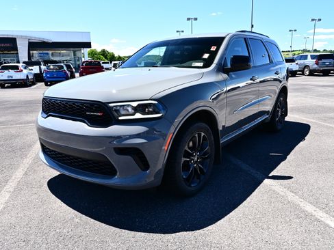 Used 2023 Dodge Durango GT w/ Blacktop Package AWD/4WD image 4