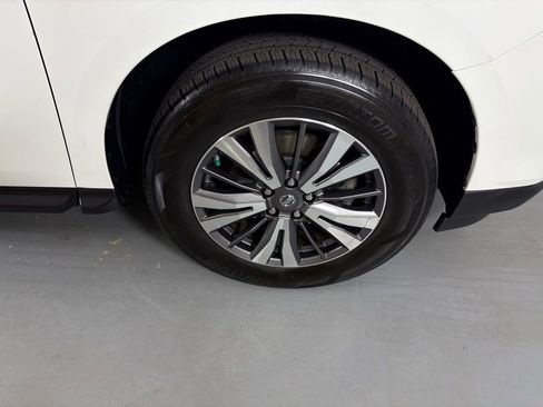 Certified 2017 Nissan Pathfinder SV image 10