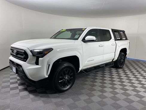 Used 2025 Toyota Tacoma SR5 AWD/4WD image 4
