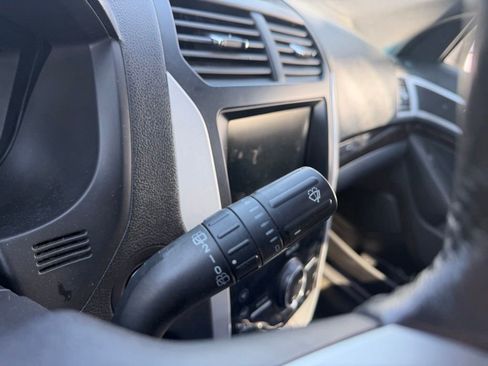Used 2015 Ford Explorer Limited w/ Equipment Group 301A FWD image 11