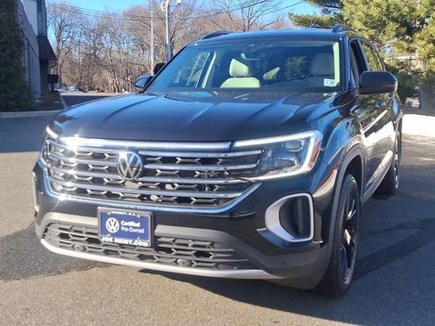 Certified 2025 Volkswagen Atlas SE image 4
