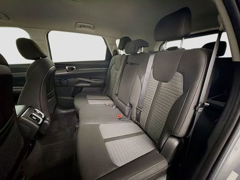 Used 2022 Kia Sorento LX image 24