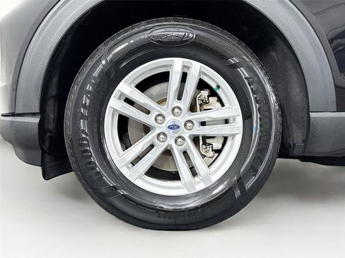 Used 2023 Ford Explorer XLT AWD/4WD image 41