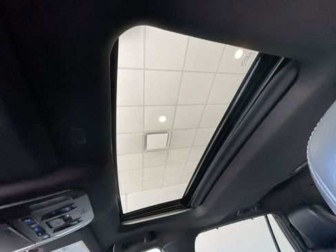 Used 2022 Toyota Highlander XSE AWD/4WD image 22