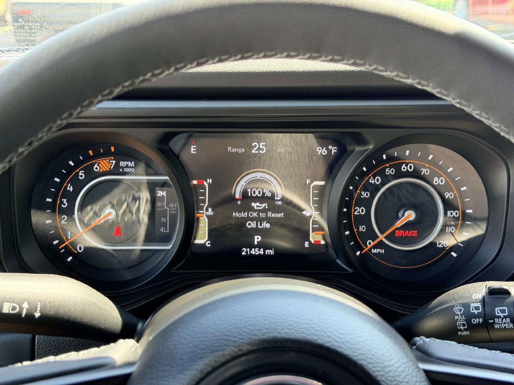 Used 2025 Jeep Wrangler Unlimited Rubicon AWD/4WD image 11