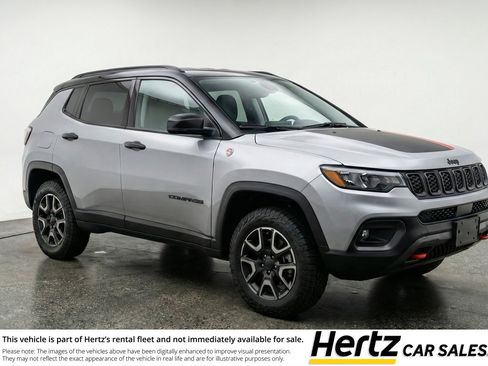 Used 2025 Jeep Compass Trailhawk image 1