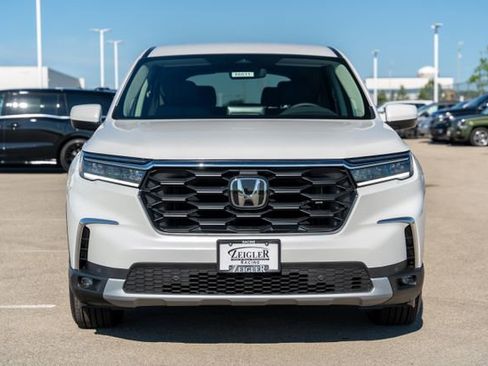 Used 2025 Honda Pilot EX-L image 3