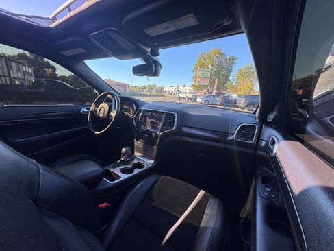 Used 2018 Jeep Grand Cherokee Altitude image 12