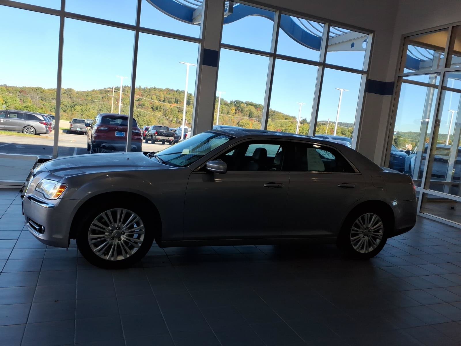 Used 2014 Chrysler 300 AWD w/ Driver Convenience Group image 9
