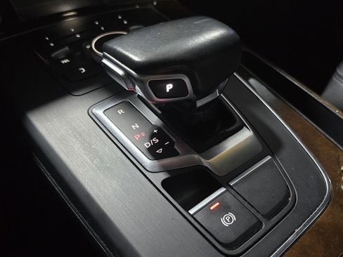 Used 2018 Audi Q5 2.0T Premium image 24